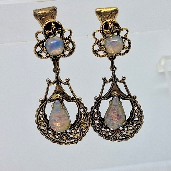 Jewelry - * Vintage Pat Pending Glass Opal Drop Dangle Clip On Earrings